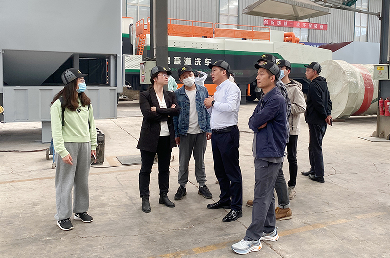 华中科技大学、中南大学一行莅临俄罗斯专享会生产基地考察调研.jpg 华中科技大学、中南大学一行莅临俄罗斯专享会生产基地考察调研